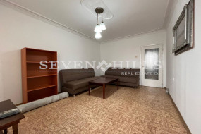 One-bedroom apartment in Mladezhki hilm district