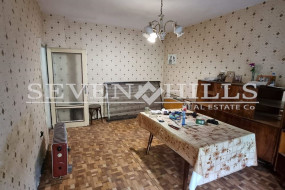 Двустаен апартамент с отделна кухня в кв. Гагарин