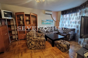 Three-room apartment for rent in Karshiyaka quarter
